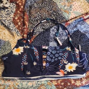 Cupshe Navy Floral Bikini Top